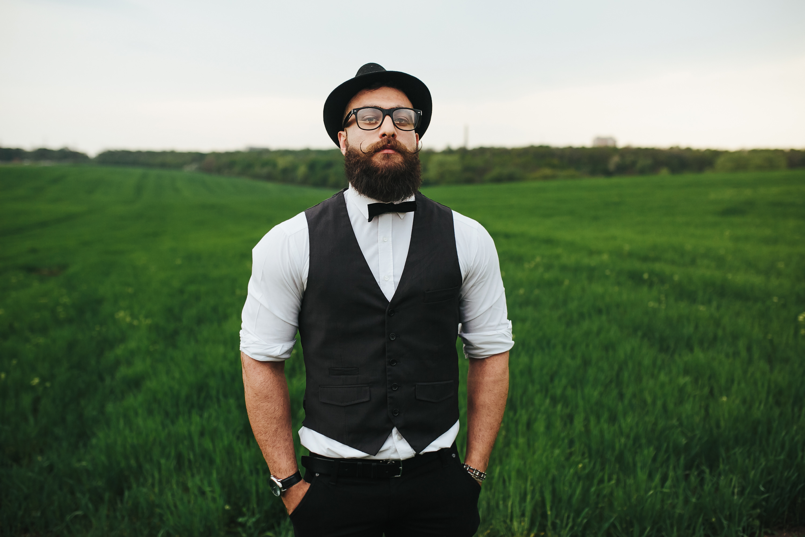 La micro-brasserie La Bracée, située Place du Marchix à Fougères est gérée par l'irlandais Steve Bennett. Le projet de micro-brasserie est pour lui un moyen de rassembler les gens dans un lieu atypique, convivial et chaleureux, réunissant deux histoires entremêlées: celle de l'irlande et celle de la Bretagne.